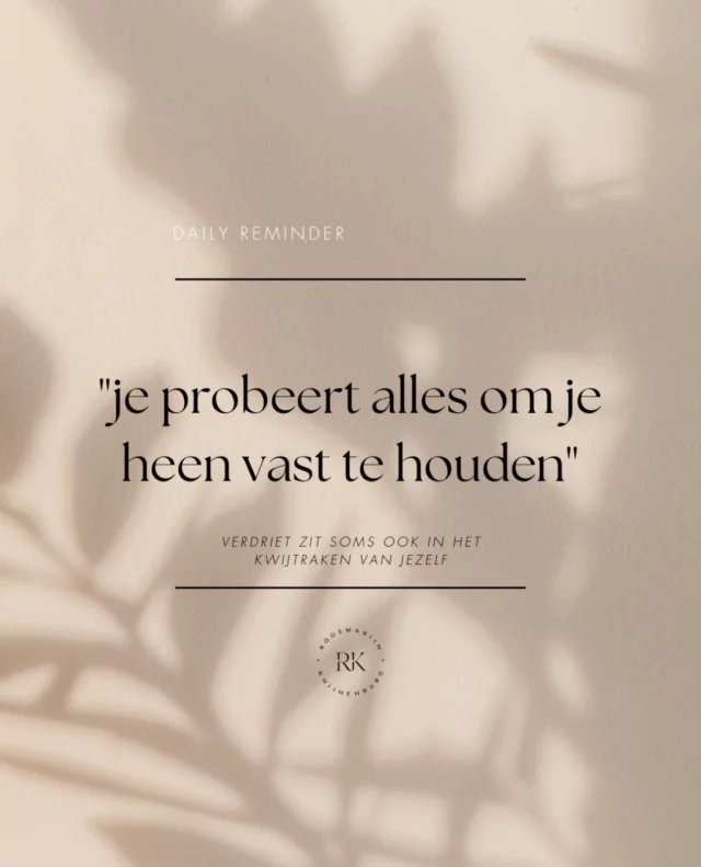 Verdriet zit soms ook in het kwijtraken van jezelf, terwijl je probeert om alles om je heen vast te houden 🤍

In moeilijke periodes kun je jezelf ongemerkt uit het oog verliezen. Je bent bezig met doorgaan, zorgen voor anderen en omgaan met alles wat er op je afkomt. Maar ergens onderweg mag je ook weer ruimte maken voor jezelf.

Om te voelen wat er in je leeft, stil te staan bij wat je nodig hebt en stap voor stap weer verbinding te maken met wie je bent.

Want ook jij verdient aandacht, zachtheid en ruimte om te helen 🫶🏼